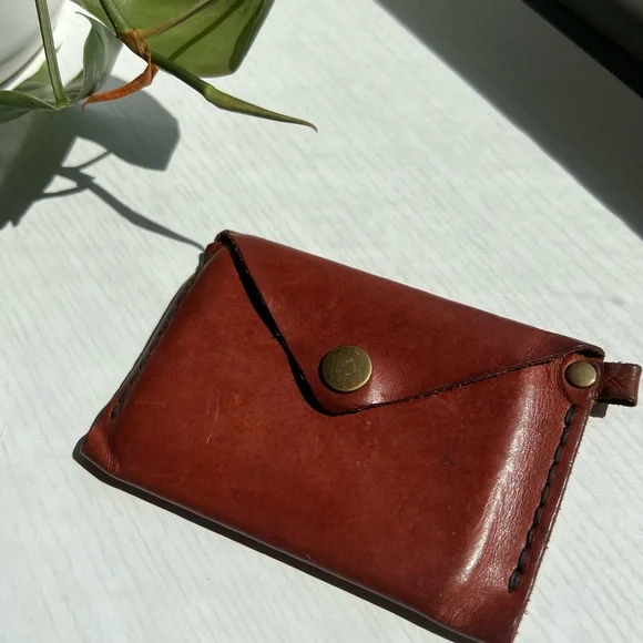 Sustainable Handmade Leather Keychain Wallet - Picture 2 of 4